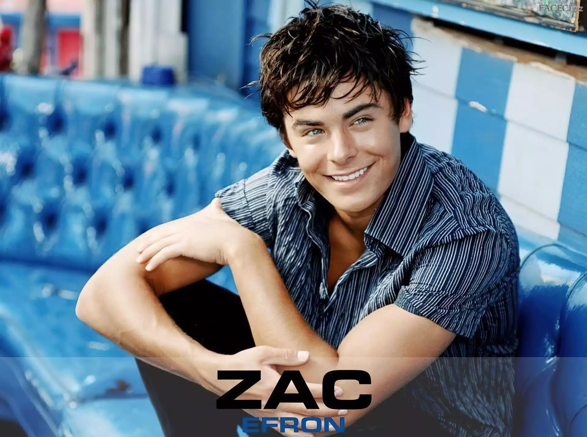 Kanapa, Zac Efron, Niebieska